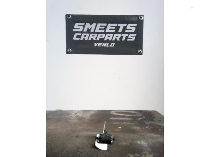 Begagnade Regnsensor Opel Astra H (L48) 1.6 16V Twinport Pris € 9,99 Marginaltabell erbjuds av Smeets Autos Venlo