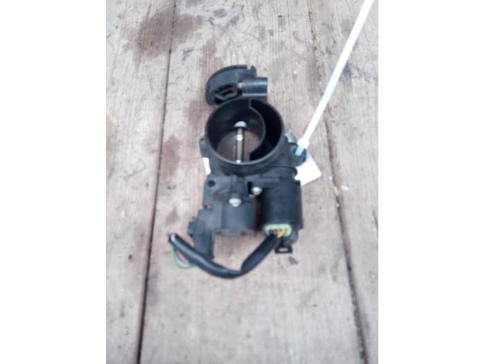 Używane Przepustnica Peugeot 206 (2A/C/H/J/S) 1.4 XR,XS,XT,Gentry Cena € 9,99 Procedura marży oferowane przez Smeets Autos Venlo