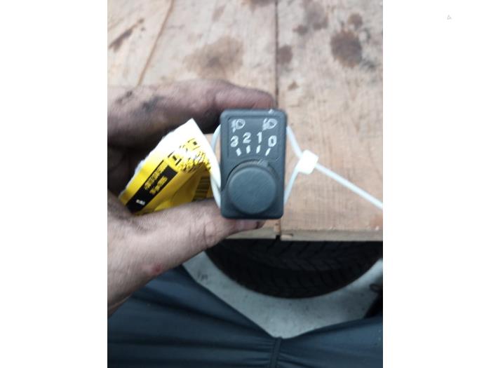 Headlight level height control switch