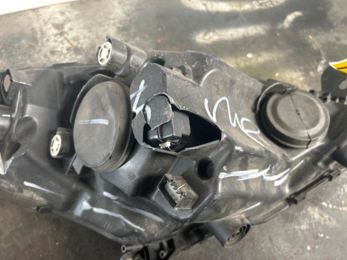 Używane Reflektor lewy Suzuki Splash Cena € 124,98 Procedura marży oferowane przez Smeets Autos Venlo