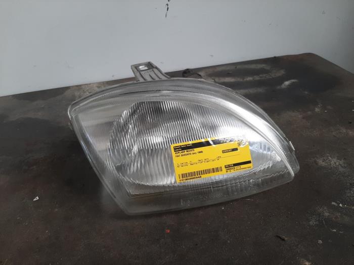 Używane Reflektor prawy Fiat Seicento (187) 1.1 SPI Hobby,Young Cena € 19,99 Procedura marży oferowane przez Smeets Autos Venlo
