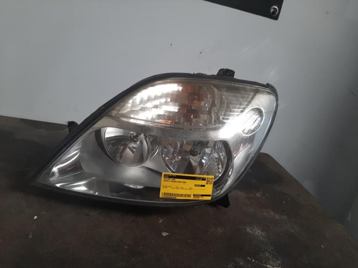 Używane Reflektor lewy Renault Scénic I (JA) 1.8 16V Cena € 9,99 Procedura marży oferowane przez Smeets Autos Venlo