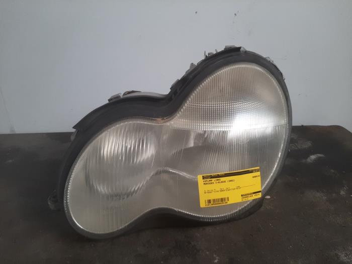 Używane Reflektor lewy Mercedes C (W203) 1.8 C-180K 16V Cena € 13,99 Procedura marży oferowane przez Smeets Autos Venlo