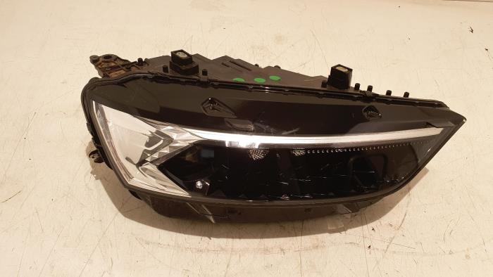 Używane Reflektor prawy DS Automobiles DS7 Crossback Cena € 1.063,75 Procedura marży oferowane przez Bart Ebben