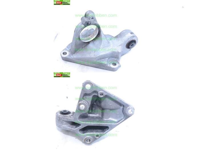 Drive shaft support bearing and bracket