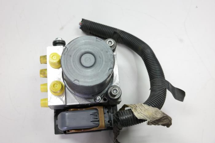 Begagnade ESP-pump Peugeot 3008 Pris € 115,00 Marginaltabell erbjuds av Bart Ebben