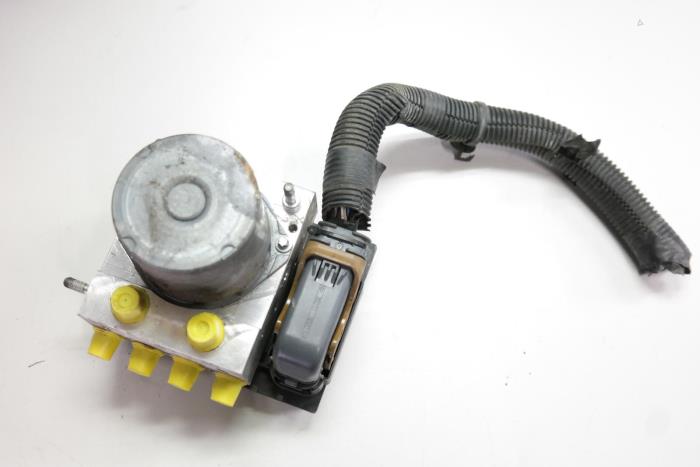 Begagnade ABS-pump Peugeot 3008 Pris € 115,00 Marginaltabell erbjuds av Bart Ebben