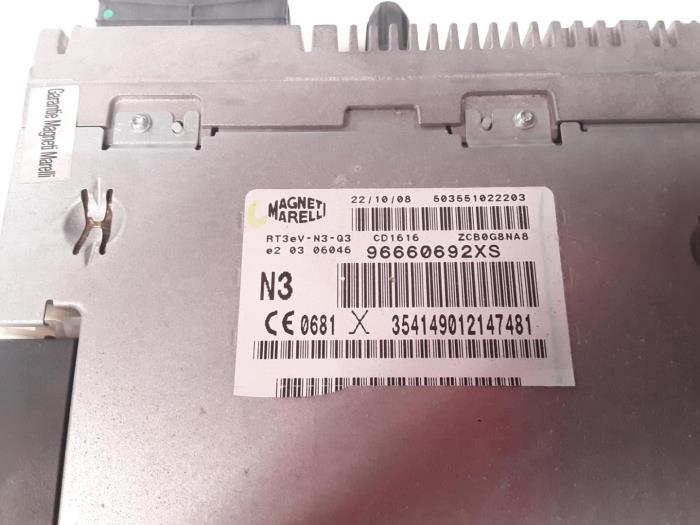 Używane Modul radiowy Peugeot 607 Cena € 920,00 Procedura marży oferowane przez Bart Ebben