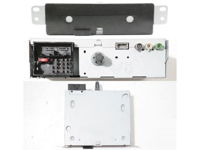 Radio/CD/DVD/GPS head unit