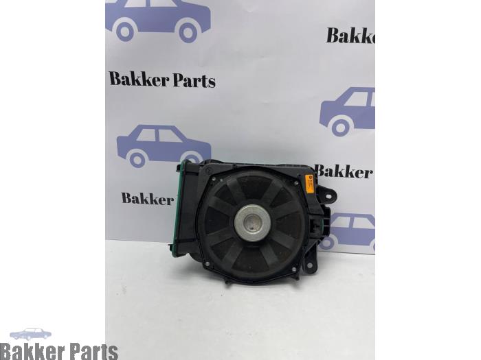 Używane Subwoofer BMW 7 serie (G11/12) 740e,Le Cena € 50,00 Procedura marży oferowane przez Bakker Parts