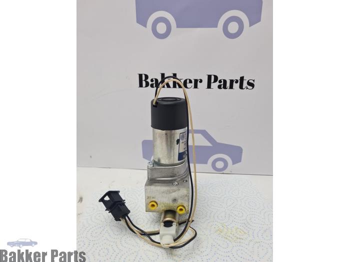 Hydraulpump från en Volkswagen Phaeton (3D) 5.0 V10 TDI 4Motion 2006