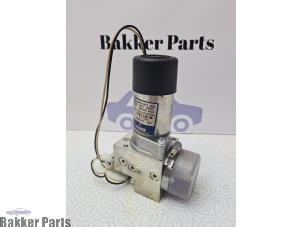 Hydraulpump från en Volkswagen Phaeton (3D) 5.0 V10 TDI 4Motion 2006