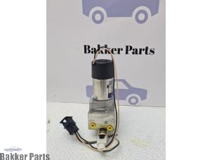 Hydraulpump från en Volkswagen Phaeton (3D) 5.0 V10 TDI 4Motion 2006