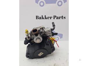 Używane Pompa oleju napedowego Mercedes A (W176) 1.8 A-180 CDI 16V Autom. Cena € 300,00 Procedura marży oferowane przez Bakker Parts
