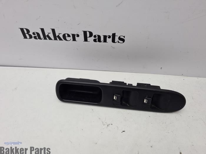 Usados Interruptor de ventanilla eléctrica Peugeot 307 (3A/C/D) 1.6 16V Precio € 20,00 Norma de margen ofrecido por Bakker Parts