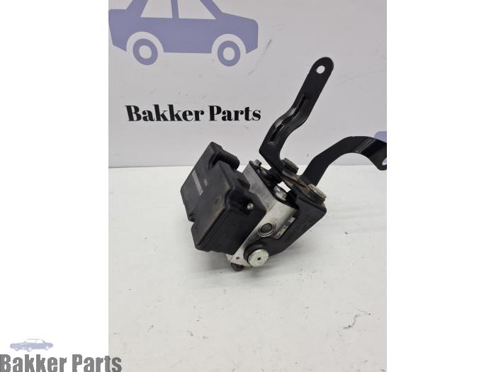 Usagé Bloc ABS Ford Fiesta 6 (JA8) 1.6 16V Ti Prix € 75,00 Règlement à la marge proposé par Bakker Parts
