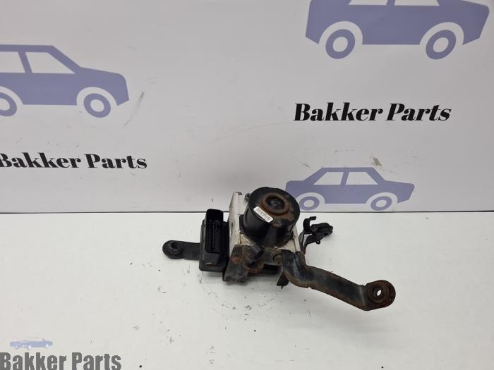 Begagnade ABS-pump Ford Fiesta 5 (JD/JH) 1.4 16V Pris € 75,00 Marginaltabell erbjuds av Bakker Parts
