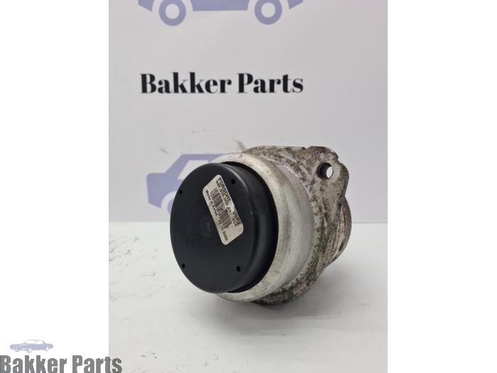 Used Engine mount Porsche Cayenne II (92A) 4.8 V8 32V S Price € 25,00 Margin scheme offered by Bakker Parts