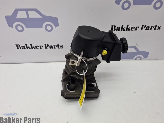Usagé Pompe de direction Mercedes ML II (164/4JG) 3.0 ML-300 CDI 4-Matic V6 24V Prix € 250,00 Règlement à la marge proposé par Bakker Parts