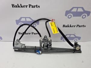 Używane Mechanizm szyby prawej przedniej wersja 4-drzwiowa Renault Espace (JK) 2.0 16V Cena € 45,00 Procedura marży oferowane przez Bakker Parts