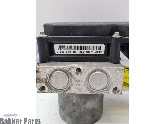 ABS Pumpe van een Ford Transit 2.2 TDCi 16V 2008