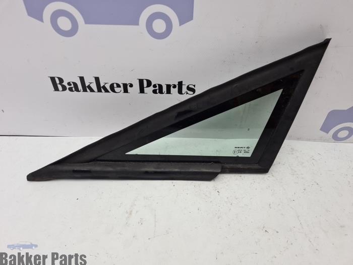 Usados Ventanilla triangular izquierda delante Seat Leon (1P1) 2.0 TFSI Cupra 16V Precio € 25,00 Norma de margen ofrecido por Bakker Parts