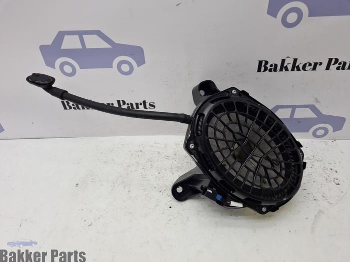 Używane Subwoofer Renault Captur II (RJB) 1.3 TCE 130 16V Cena € 90,00 Procedura marży oferowane przez Bakker Parts