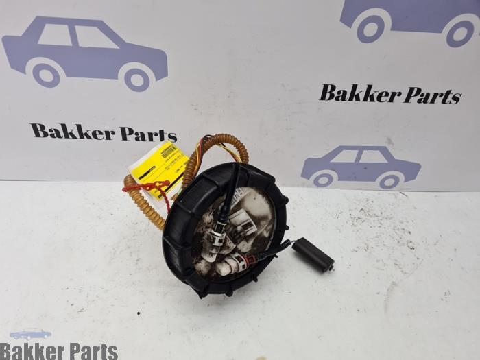 Used Petrol pump Ford Mondeo III Wagon 1.8 16V Price € 40,00 Margin scheme offered by Bakker Parts