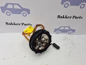 Used Petrol pump Ford Mondeo III Wagon 1.8 16V Price € 40,00 Margin scheme offered by Bakker Parts