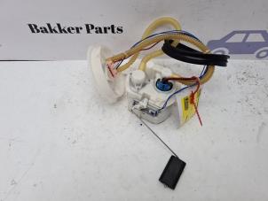Used Petrol pump Ford Mondeo III Wagon 2.0 16V Price € 45,00 Margin scheme offered by Bakker Parts