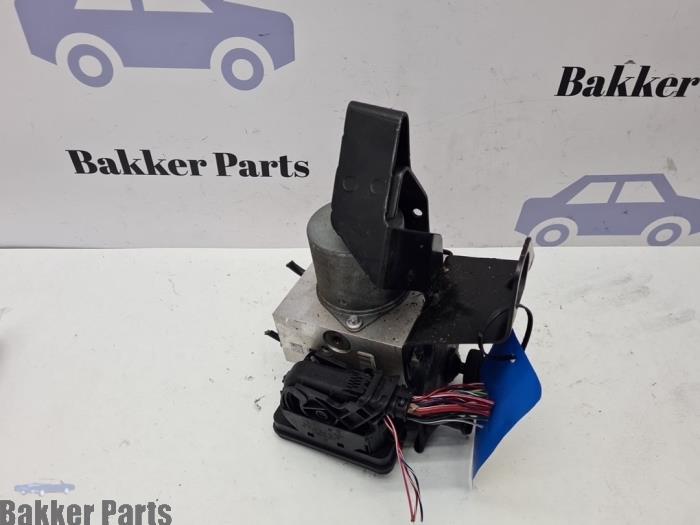 Używane Pompa ABS Mercedes ML III (166) 2.1 ML-250 CDI 16V BlueTEC 4-Matic Cena € 300,00 Procedura marży oferowane przez Bakker Parts
