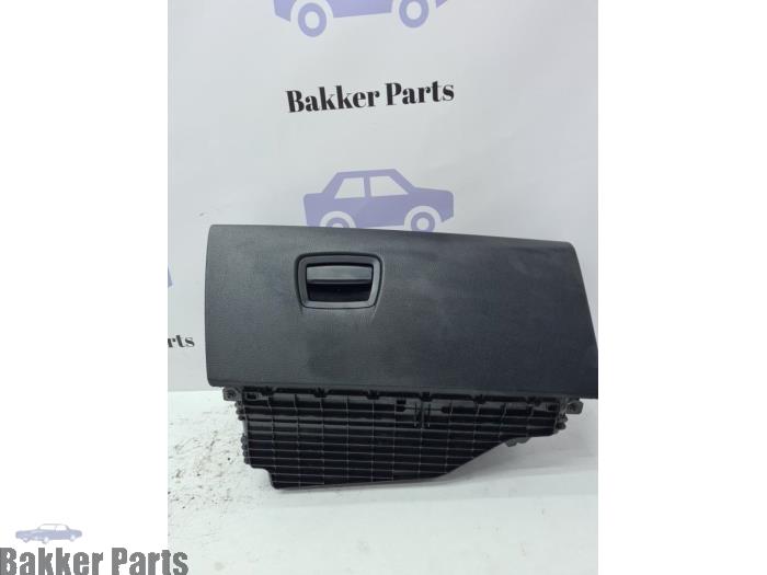 Begagnade Handskfack BMW 5 serie Touring (F11) 520d 16V Pris € 50,00 Marginaltabell erbjuds av Bakker Parts