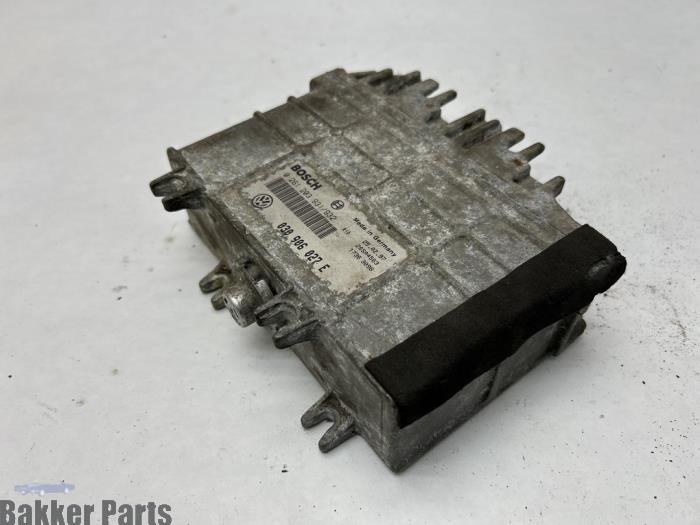Engine management computer from a Volkswagen Polo III (6N1) 1.0i 50 1998