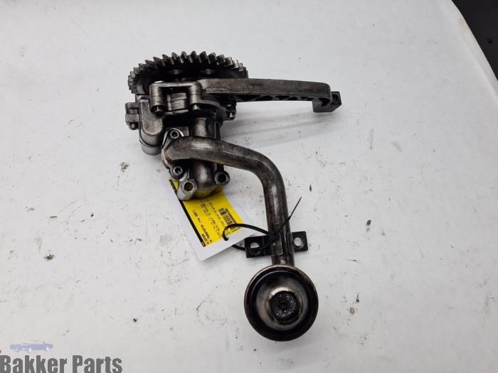 Usagé Pompe à huile Volkswagen Multivan T5 (7E/7HC/7HF/7HM) 2.5 TDi 4Motion Prix € 50,00 Règlement à la marge proposé par Bakker Parts