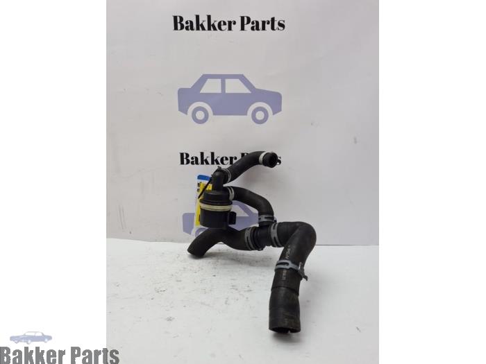 Begagnade Extra vattenpump Volkswagen Golf VI (5K1) 2.0 GTD 16V Pris € 45,00 Marginaltabell erbjuds av Bakker Parts
