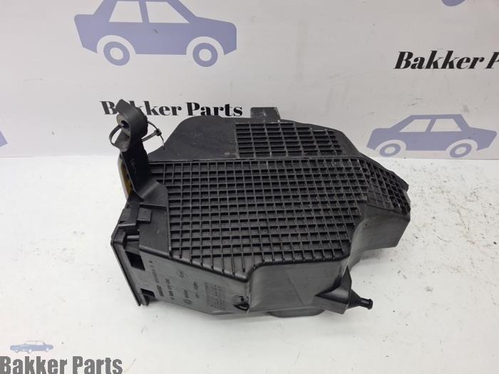 Begagnade Luftfilterhus Renault Captur I (2R) 1.2 TCE 16V EDC Pris € 35,00 Marginaltabell erbjuds av Bakker Parts