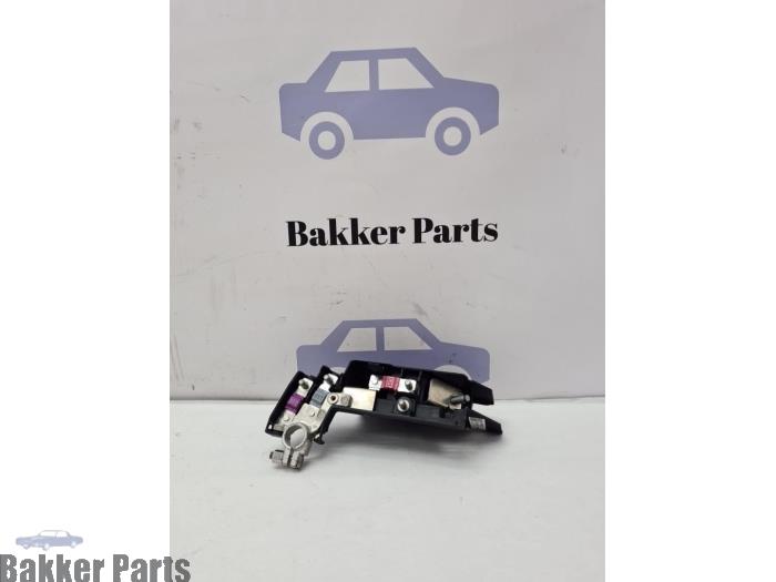 Używane Biegun akumulator Audi S4 Avant (B9) 3.0 TFSI V6 24V Cena € 40,00 Procedura marży oferowane przez Bakker Parts