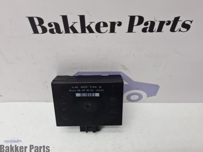 Used Body control computer Volkswagen Golf IV (1J1) 1.6 16V Price € 17,50 Margin scheme offered by Bakker Parts