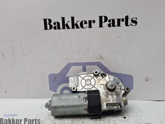 Używane Silnik szyberdachu Audi A1 (8X1/8XK) 1.6 TDI 16V Cena € 75,00 Procedura marży oferowane przez Bakker Parts