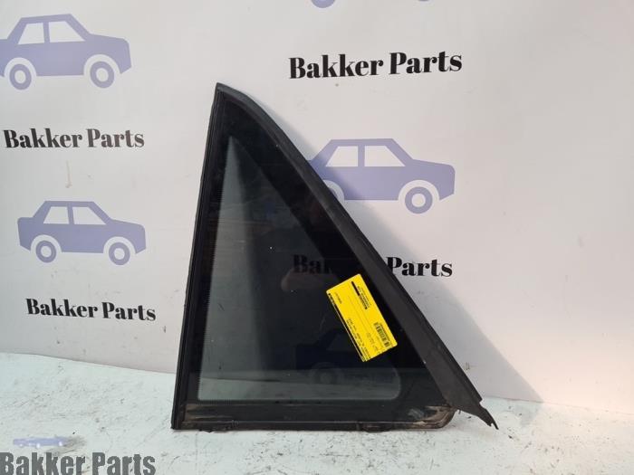 Usados Ventanilla triangular derecha detrás Mercedes ML III (166) 2.1 ML-250 CDI 16V BlueTEC 4-Matic Precio € 50,00 Norma de margen ofrecido por Bakker Parts