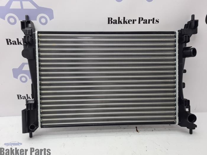 Usagé Radiateur Opel Corsa D 1.0 Prix € 50,00 Règlement à la marge proposé par Bakker Parts