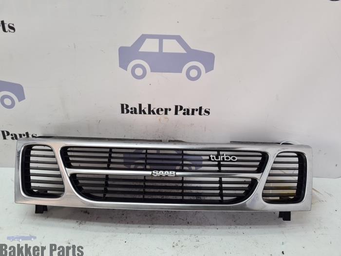 Używane Grill Saab 900 II (YS3D) 2.3 S,SE 16V Cena € 75,00 Procedura marży oferowane przez Bakker Parts