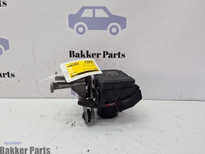 Używane Pompa ABS Mercedes C (C204) 1.8 C-180 CGI 16V BlueEfficiency Cena € 125,00 Procedura marży oferowane przez Bakker Parts
