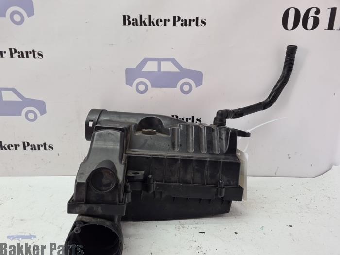 Begagnade Luftfilterhus Volkswagen Passat Variant (3C5) 2.0 TDI 140 4Motion Pris € 35,00 Marginaltabell erbjuds av Bakker Parts