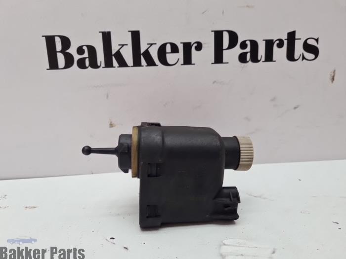 Używane Silnik reflektora Saab 900 II (YS3D) 2.3 S,SE 16V Cena € 20,00 Procedura marży oferowane przez Bakker Parts