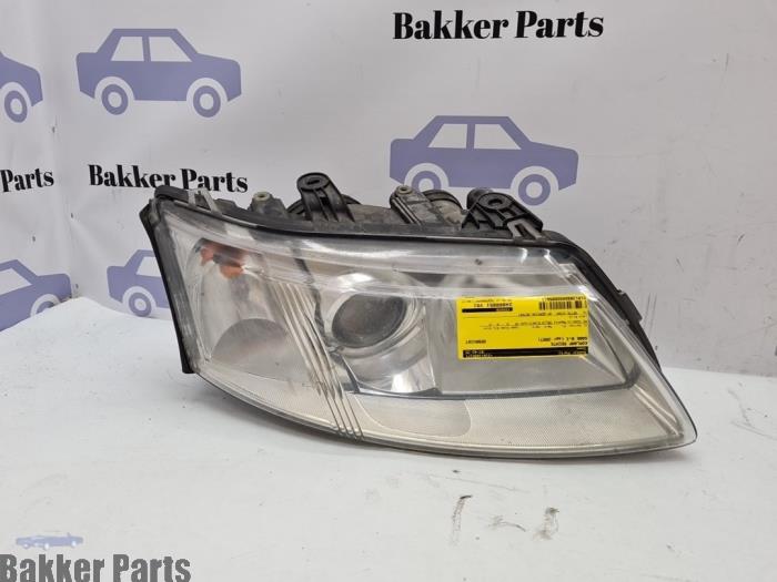 Używane Reflektor prawy Saab 9-3 Sport Estate (YS3F) 1.9 TiD Cena € 80,00 Procedura marży oferowane przez Bakker Parts