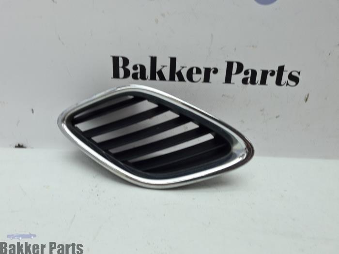 Używane Grill Saab 9-3 Sport Estate (YS3F) 1.9 TiD Cena € 20,00 Procedura marży oferowane przez Bakker Parts