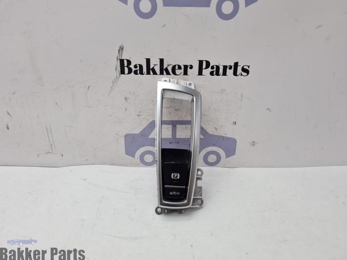 Używane Przelacznik hamulca postojowego BMW X3 (F25) xDrive35i 3.0 24V Cena € 50,00 Procedura marży oferowane przez Bakker Parts