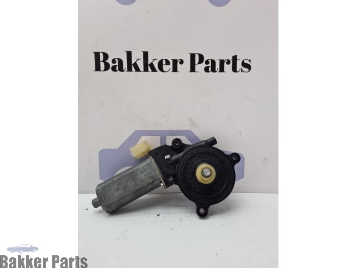 Usados Motor de ventanilla de puerta Volkswagen Phaeton (3D) 5.0 V10 TDI 4Motion Precio € 20,00 Norma de margen ofrecido por Bakker Parts