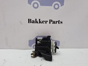 Used Rear door mechanism 4-door, right Audi A8 (D2) 2.8 V6 30V Price € 30,00 Margin scheme offered by Bakker Parts